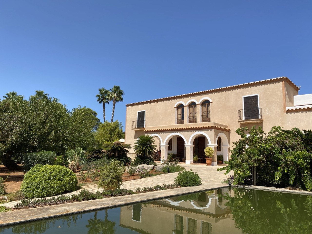 Spanish finca with a reflecting pool